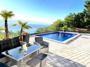 Villa White Pearl with Heated Pool - Opatija